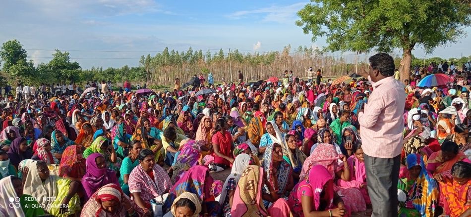 General body meeting of the Jakkaloddi Land Struggle addressed by Sagar CPIM secretary of Ragasaipeta and leader of the Jakkaloddi Land Struggle Committee